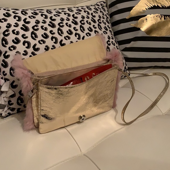 Cutest pink furry crossbody bag/clutch - Picture 3 of 11